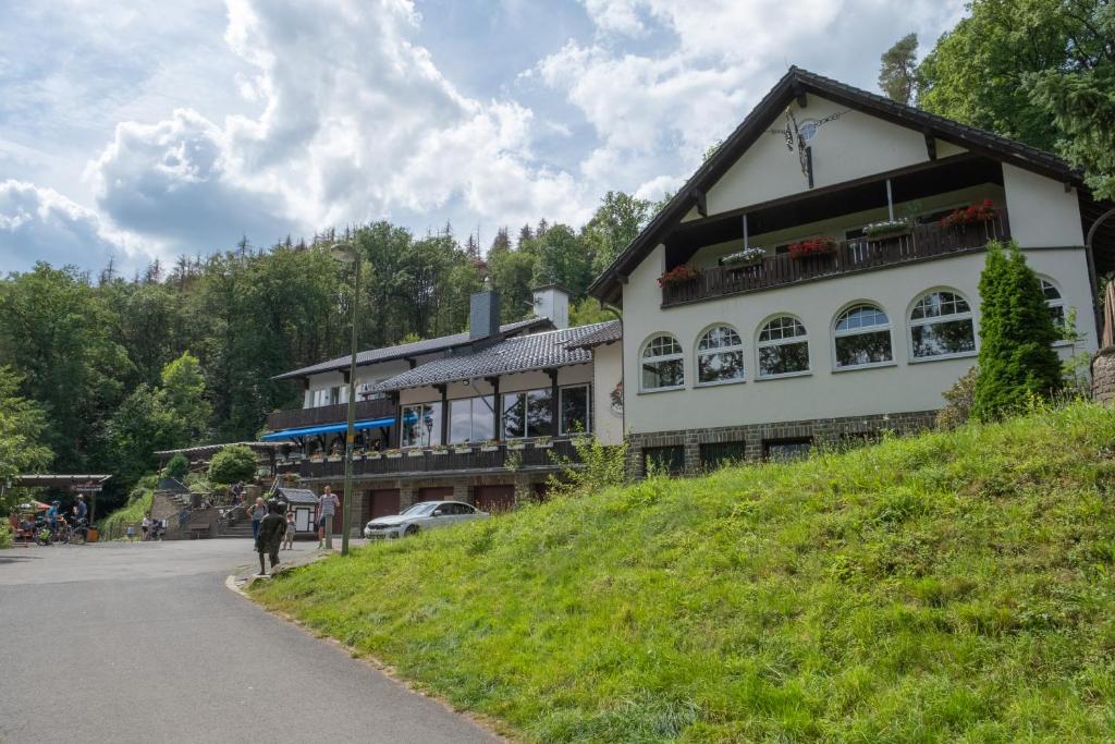 Hôtel Märchenwald Altenberg B&B Hotel Märchenwaldweg 15 51519 Odenthal