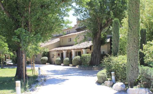 Hôtel Hotel Mas De Cure Bourse 120 Chemin De La Serre LʼIsle-sur-la-Sorgue