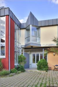 Matchpoint Hotel