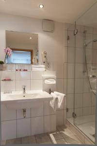 Hôtel Merker's Hotel & Restaurant Bostalsee Bostalstraße 46 66625 Bosen-Eckelhausen Sarre