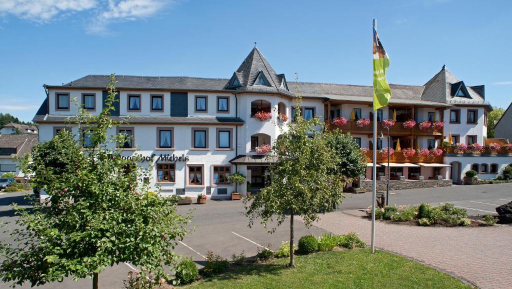 Hôtel MICHELS Wellness- & Wohlfühlhotel Sankt-Martin-Straße 9 54552 Schalkenmehren