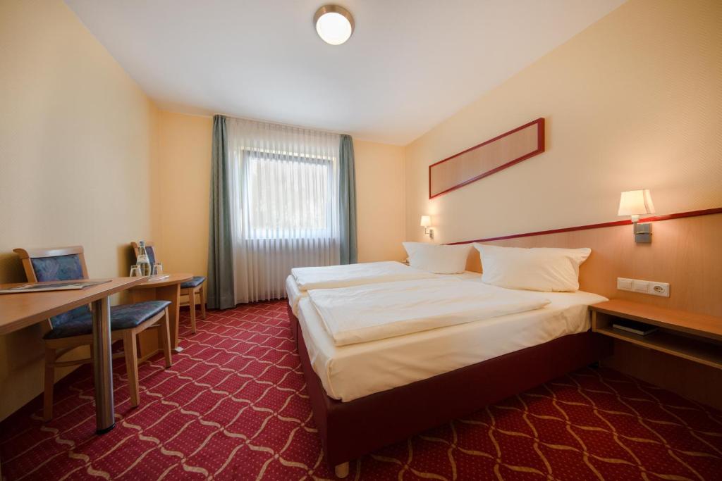 Montana Hotel Am Rathaus 5-7, 90522  Oberasbach