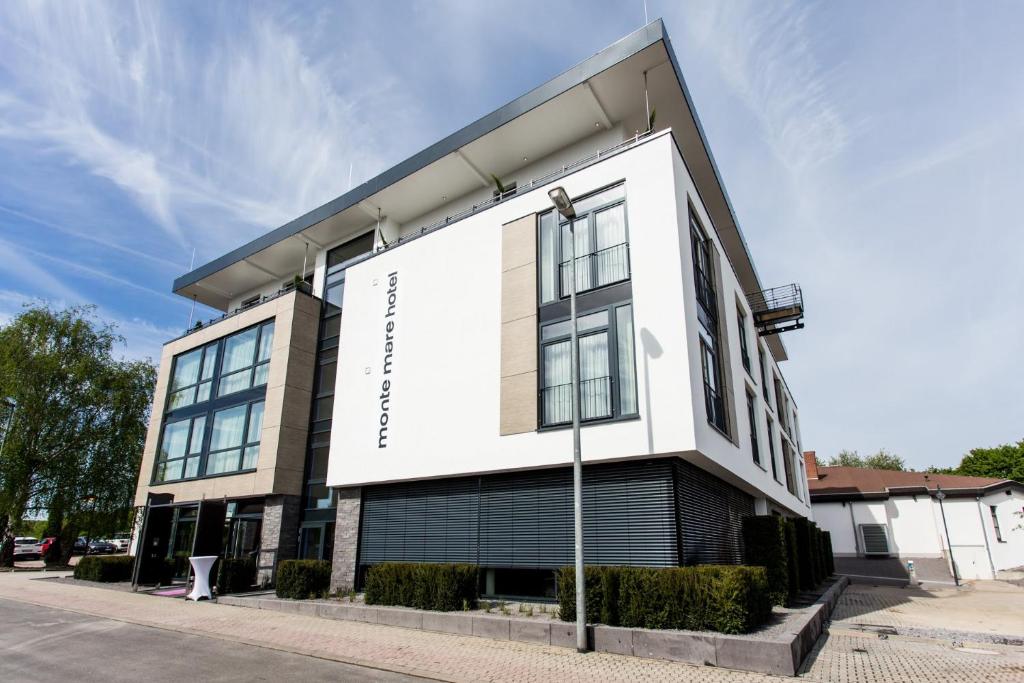 Hôtel monte mare SAUNA-SPA-SPORTS-HOTEL Klingelswiese 1 56626 Andernach