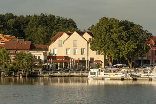 Hôtel Hotel Müritzterrasse Straße der Deutschen Einheit 27 Röbel