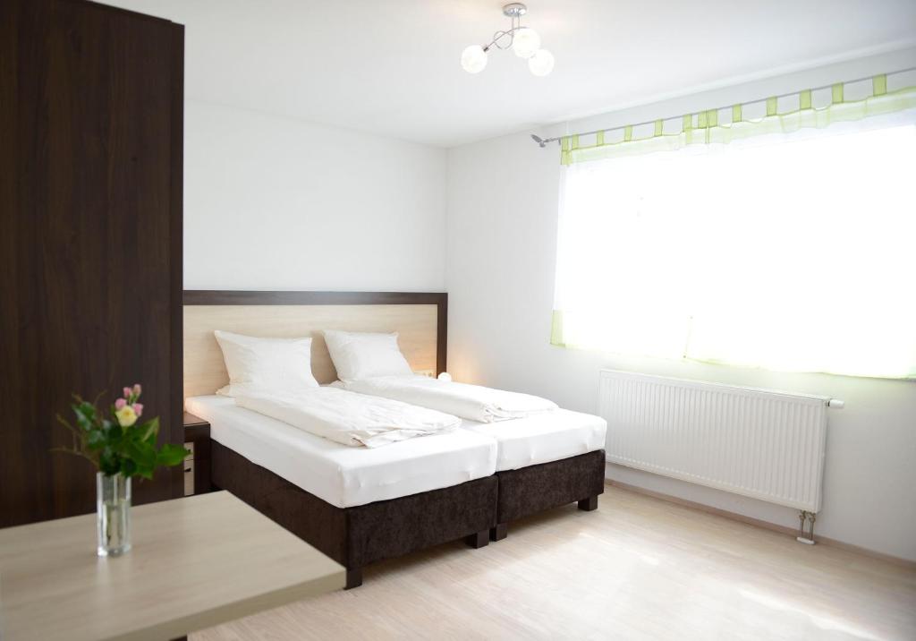 Hôtel Naturparkhotel & Landgasthof Stromberg Güglingerstraße 5 74343 Sachsenheim