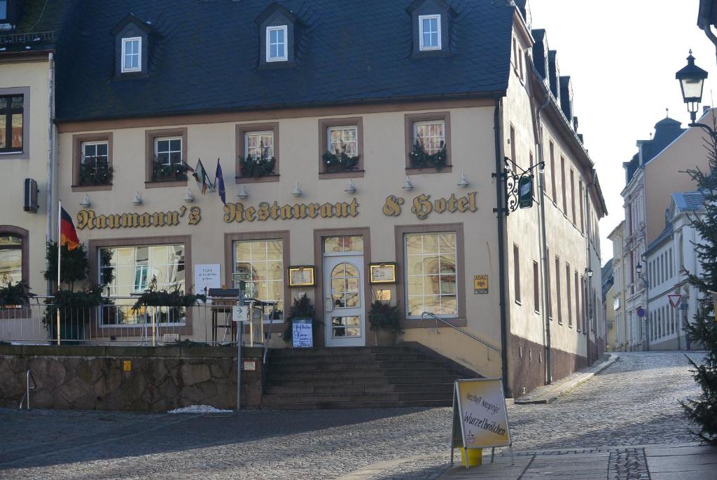 Hôtel Naumann`s Hotel & Restaurant Am Markt 23 09217 Burgstaedt