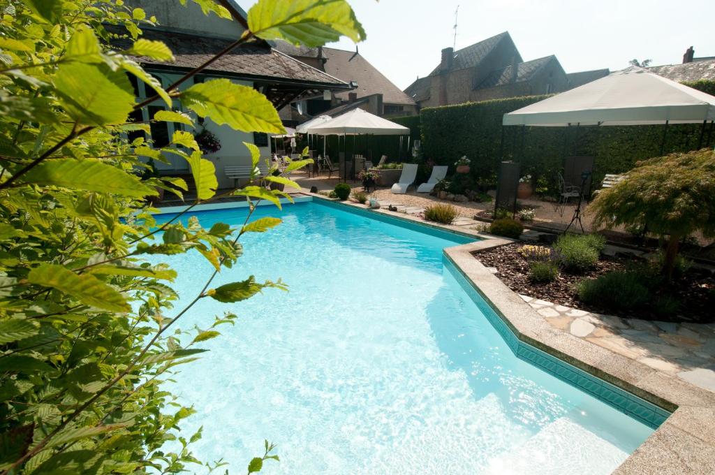Hôtel Hotel Nougier 2, place de l'église, 23290 Saint-Étienne-de-Fursac