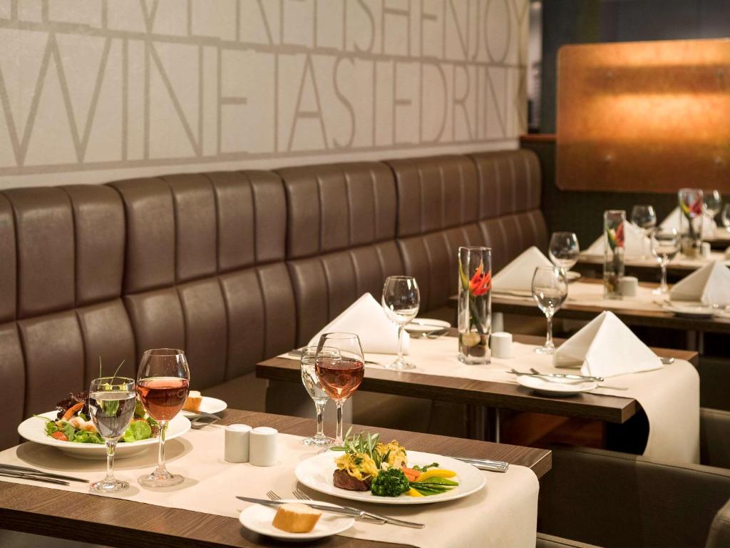 Novotel Düsseldorf City West Niederkasseler Lohweg 179, 40547 Düsseldorf