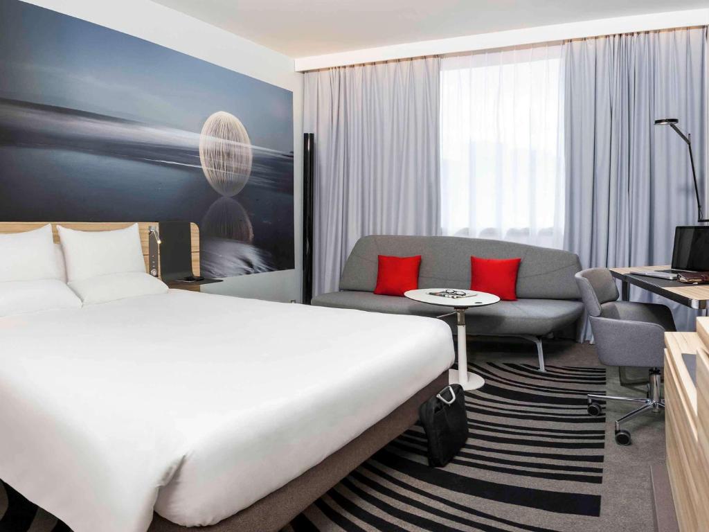 Novotel Limoges Le Lac 2 Avenue d'Uzurat, 87280 Limoges