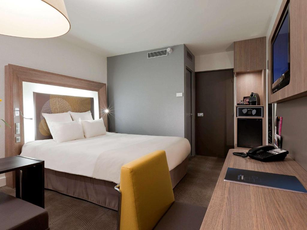 Novotel Paris La Defense Esplanade 2 Boulevard De Neuilly, 92081 Courbevoie