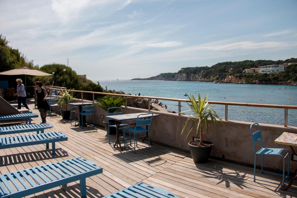 O Petit Monde Esplanade Frederic Dumas Plage de Portissol, 83110 Sanary-sur-Mer