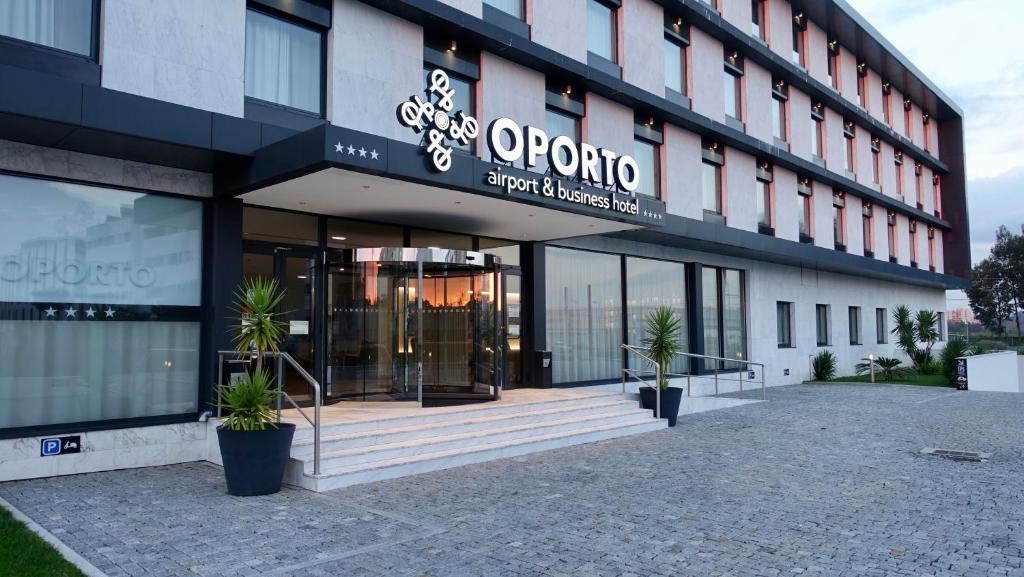 Oporto Airport & Business Hotel Rua Casimiro Albano Monteiro nº 35, 4470-428 Maia