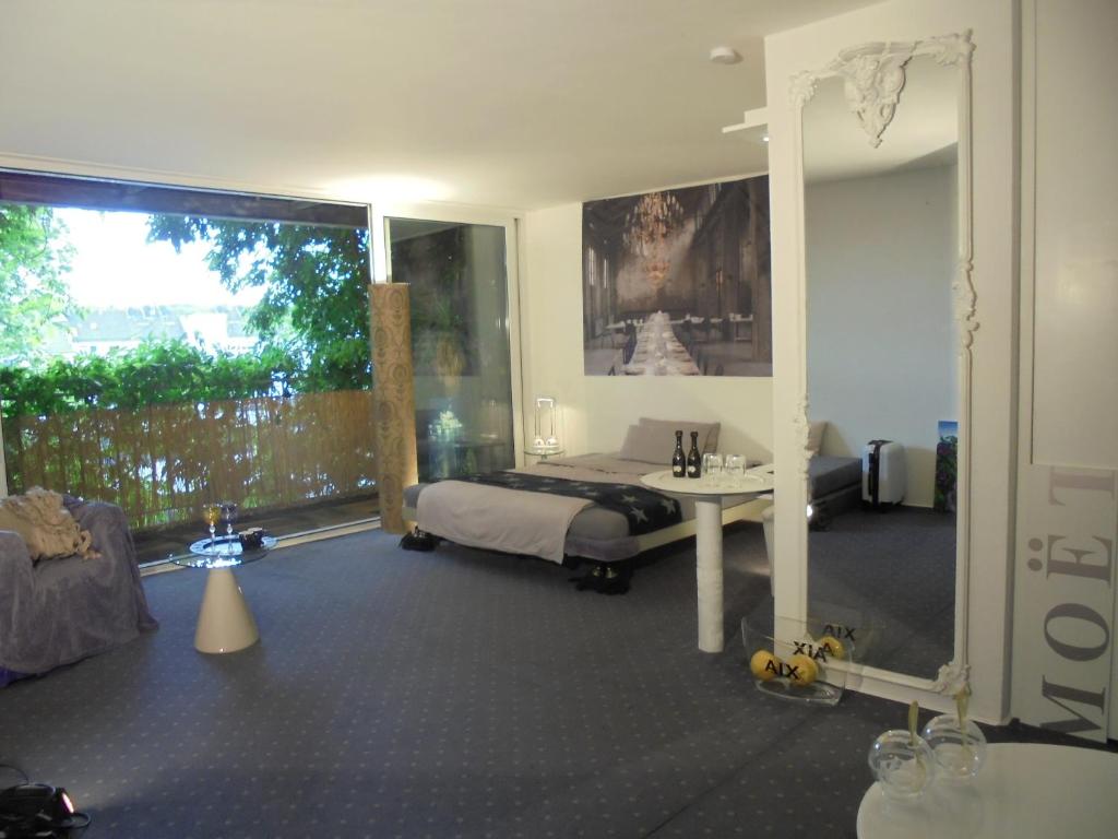 Hôtel Pallazzo Alfonso Alfonsstr. 26 52070 Aix-la-Chapelle