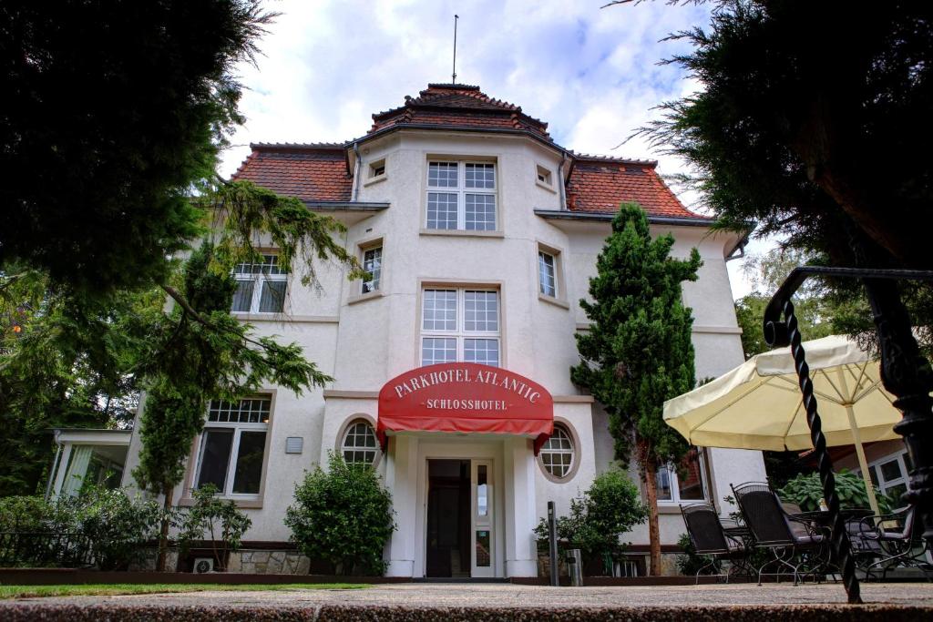 Parkhotel Atlantic Schloß-Wolfsbrunnen-Weg 23, 69118 Heidelberg