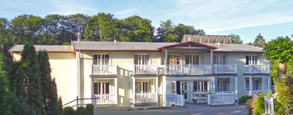Hôtel Hotel Pension Bellevue Eickhöfer Weg 7, 18209 Bad Doberan