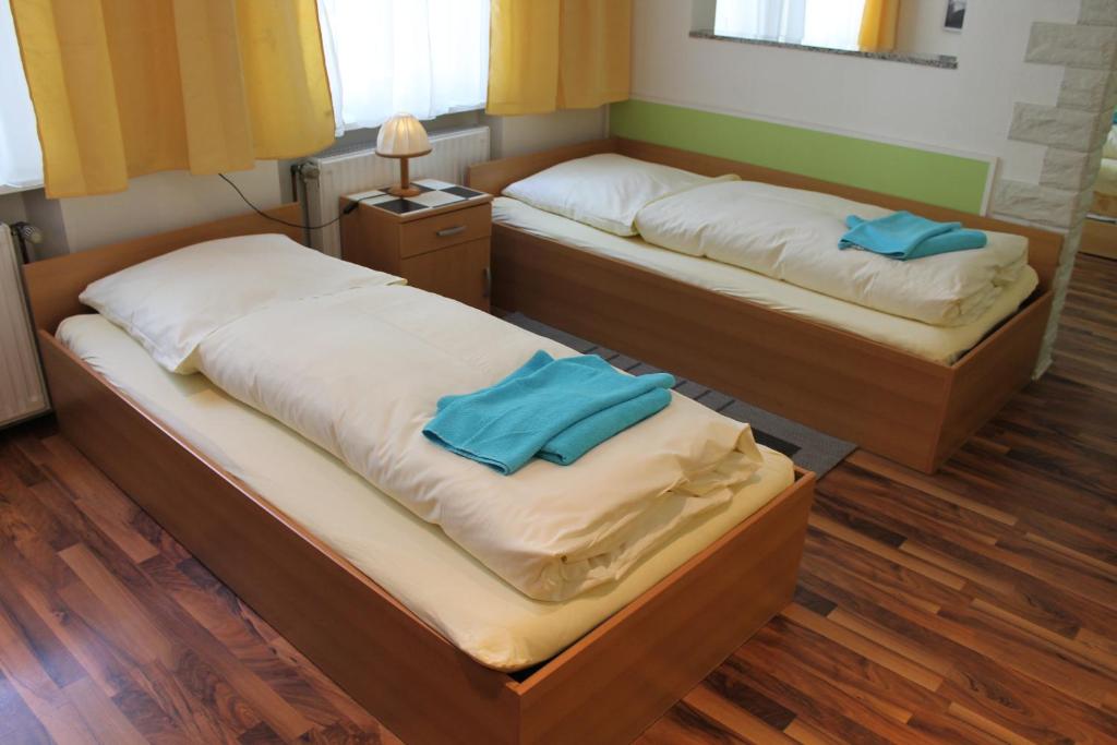 Hôtel Pension Central Nuernberg-Fuerth Katharinenstr. 3 90762 Fürth