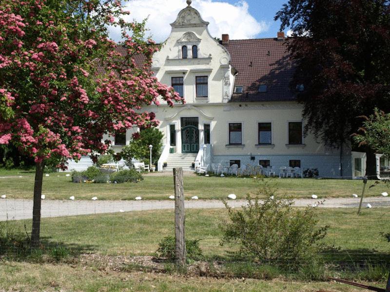 Maison d'hôtes Hotel Pension Gutshaus Neu Wendorf Am Gutshaus 7, 18190 Sanitz