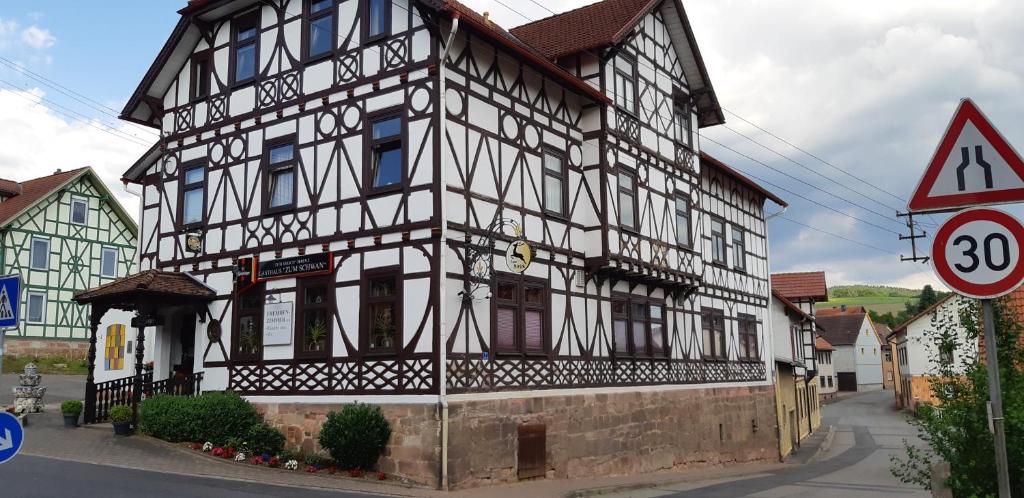 Hôtel Pension Hirsch/Schwan Meininger Str 4 / 7 98590 Schmalkalden