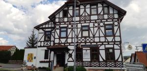 Hôtel Pension Hirsch/Schwan Meininger Str 4 / 7 98590 Schmalkalden Thuringe