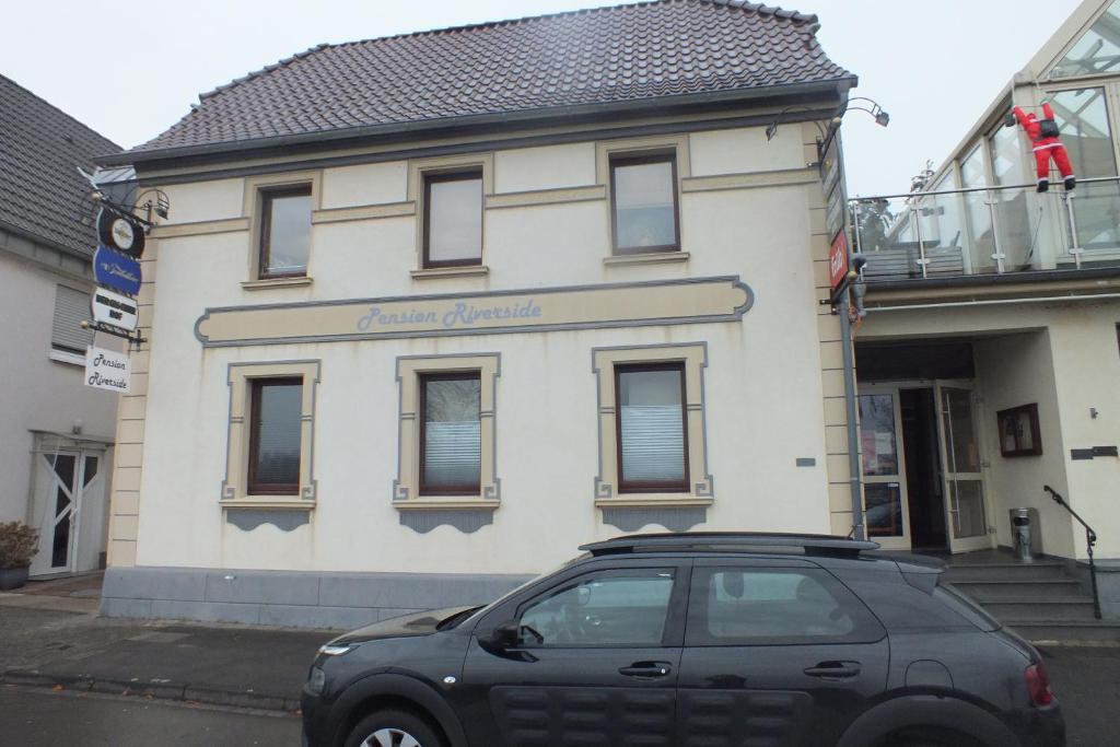 Pension Riverside in Leverkusen Hitdorf am Rhein - Zentral an der A1 und 59 Rheinstrasse 70, 51371 Leverkusen