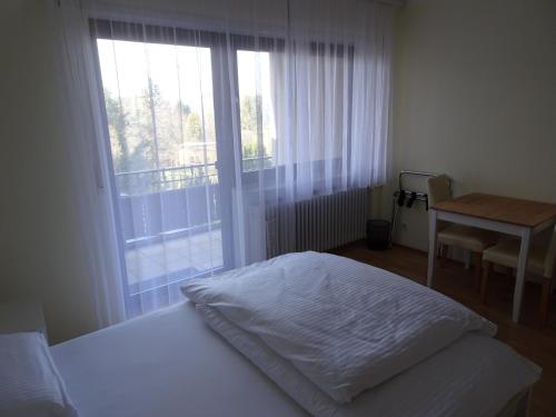 B&B / Chambre d'hôtes Hotel-Pension Schlossgarten Hauptstraße 14 Trippstadt