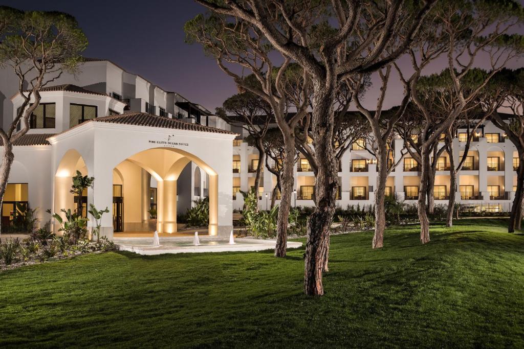 Hôtel Pine Cliffs Ocean Suites, a Luxury Collection Resort & Spa, Algarve Praia da Falésia, PO Box 644 8200-909 Albufeira