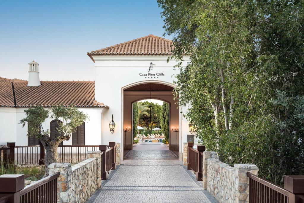 Hôtel Pine Cliffs Residence, a Luxury Collection Resort, Algarve Praia da Falesia, Pinhal do Concelho 8200-593 Albufeira
