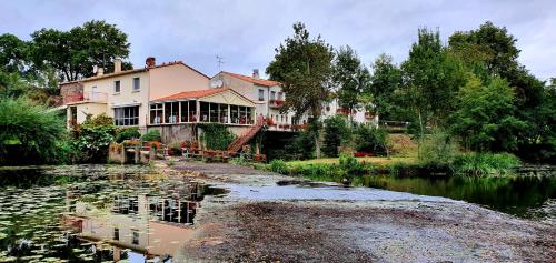 Hotel Pont De Senard Montaigu france