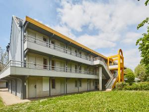 Hôtel Premiere Classe Melun Senart - Vert Saint Denis Z.A.E. Jean Monnet - 270, Avenue De L'europe 77240 Vert-Saint-Denis Île-de-France