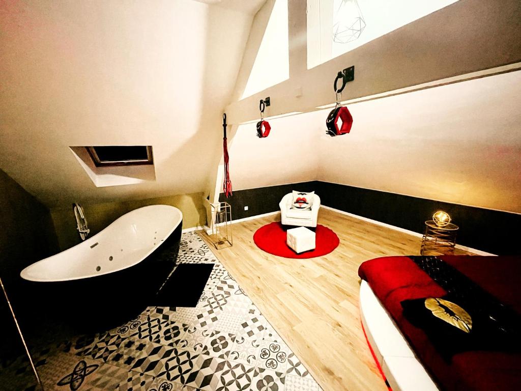 Hôtel Redroom Loveroom Chambre Spa privative Insolite Thème 50 nuances de grey 2 Rue Jean Jaures 59282 Douchy-les-Mines