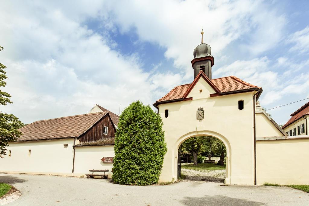 Maison d'hôtes Hotel & Reitsportzentrum Kreuth Schloss Kreuth 1, 91180 Heideck