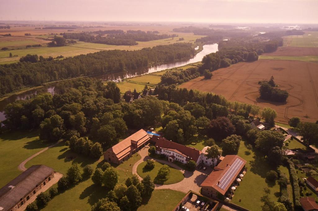 Relais & Châteaux Gutshaus Stolpe Peenstr. 33, 17391 Stolpe