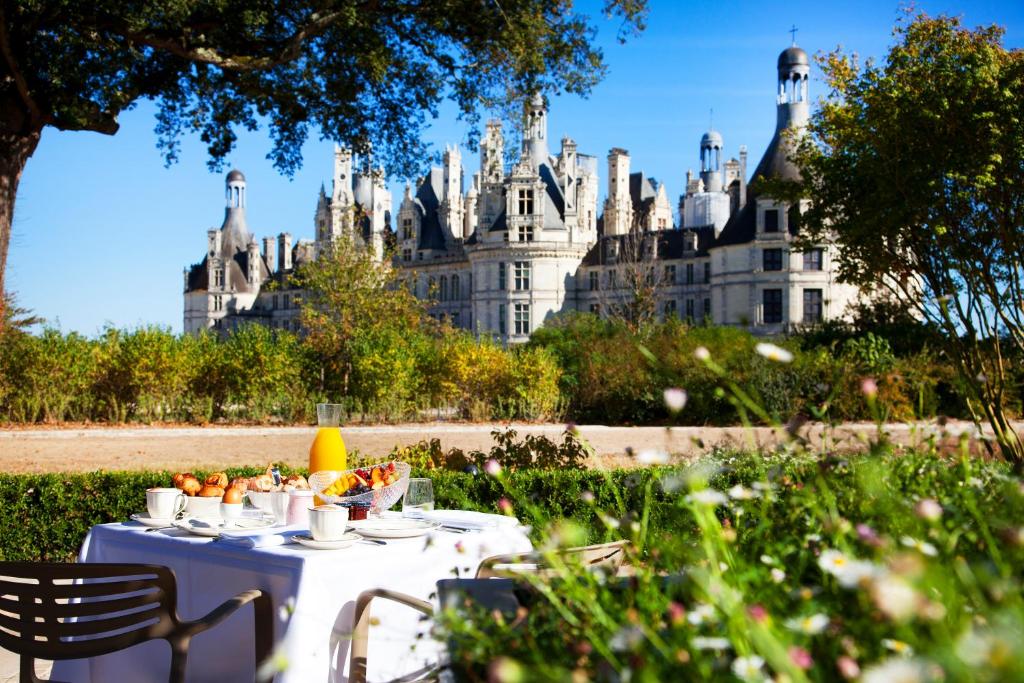 Relais de Chambord - Small Luxury Hotels of the World Place Saint-Louis, 41250 Chambord