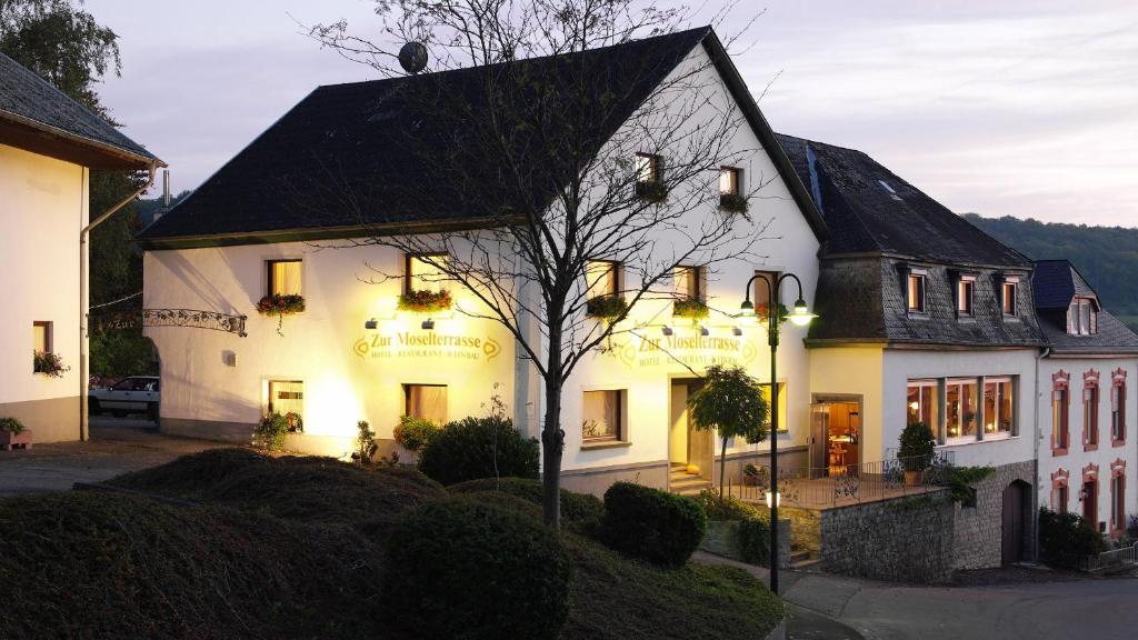 Hôtel Hotel & Restaurant \ Bahnhofstrasse 3, 54439 Palzem