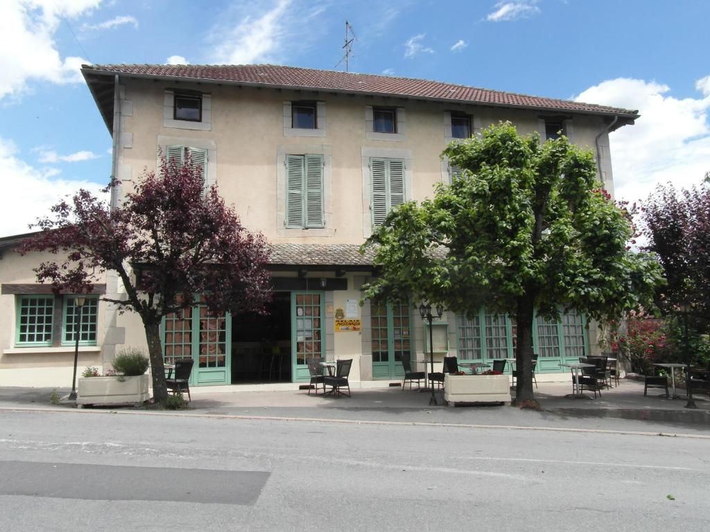 Hôtel Hôtel Restaurant Le Périgord 15 Avenue de la Gare, 15600 Maurs