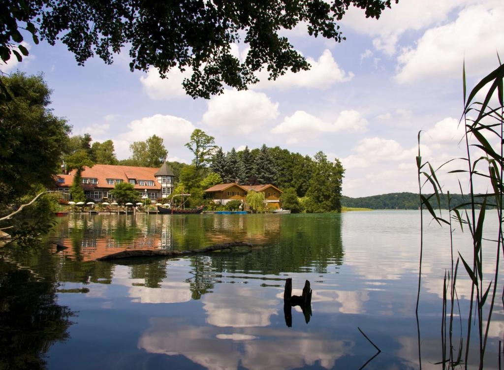 Hôtel Romantischer Seegasthof & Hotel Altes Zollhaus Erddamm 31 17258 Feldberg