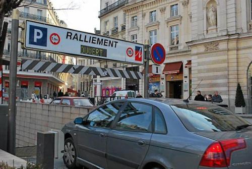 Hôtel Hôtel Saint-Julien 9 place du ralliement Angers