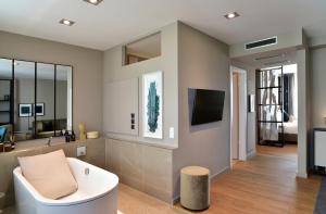 SAXX Hotel \
