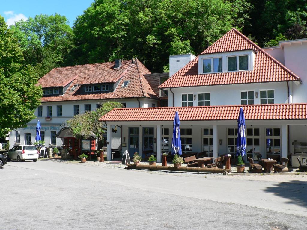 Schaumburger Ritter Burgstrasse 2-4, 31737 Schaumburg