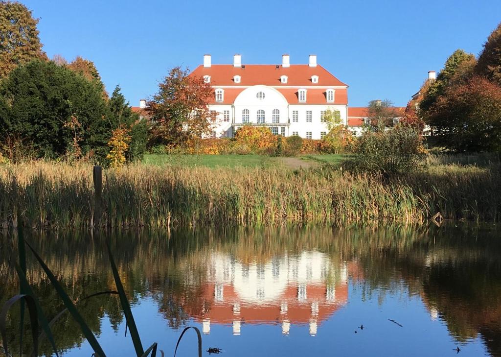 Hôtel Schloß Vietgest Schloßstr. 4 18279 Vietgest