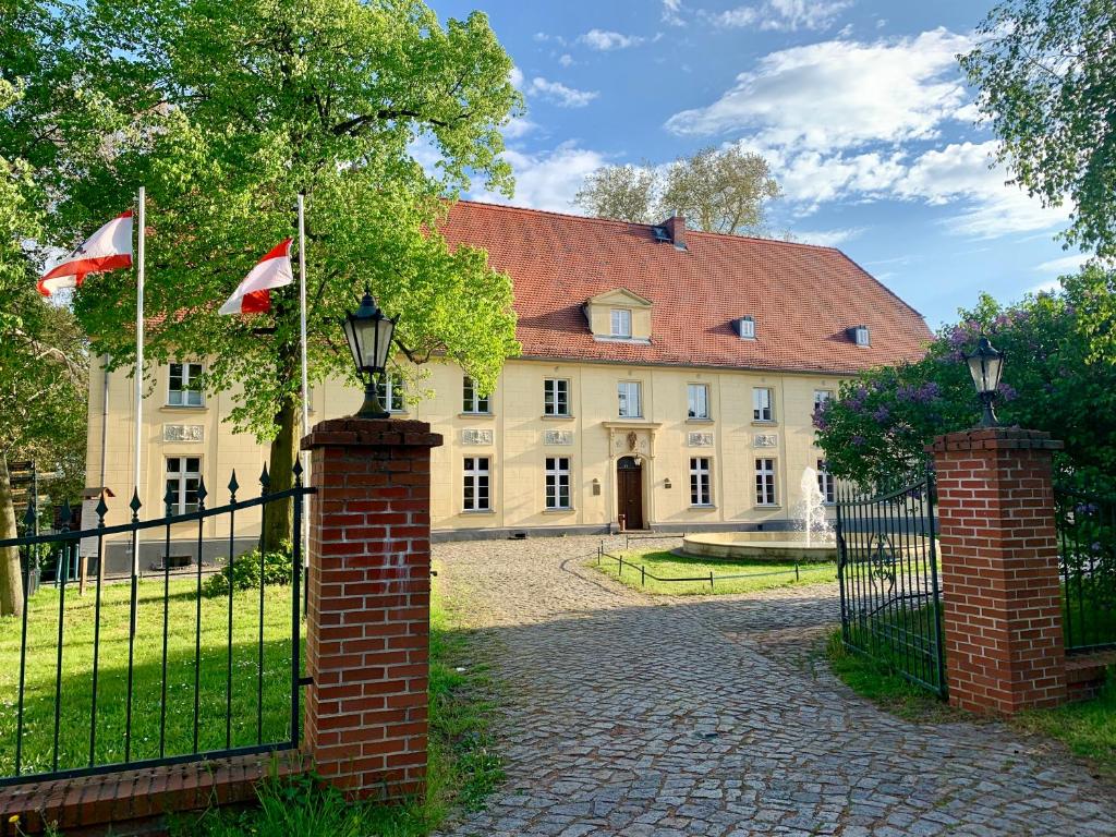 Schloss Diedersdorf Kirchplatz 5-6, 15831 Diedersdorf