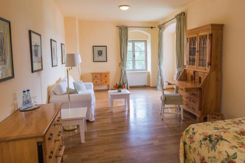 Hôtel Hotel Schloss & Gut Ulrichshusen Seestr. 14 Ulrichshusen
