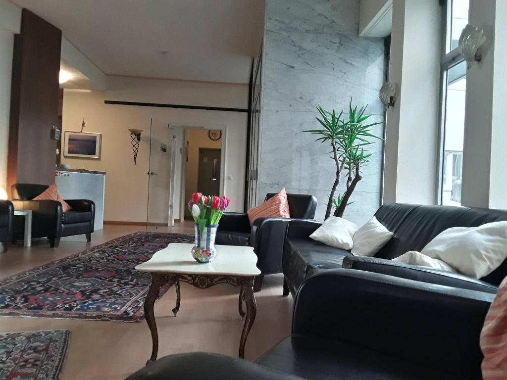 Schloss Hotel Erich-Müller-Straße 2, 40597 Düsseldorf