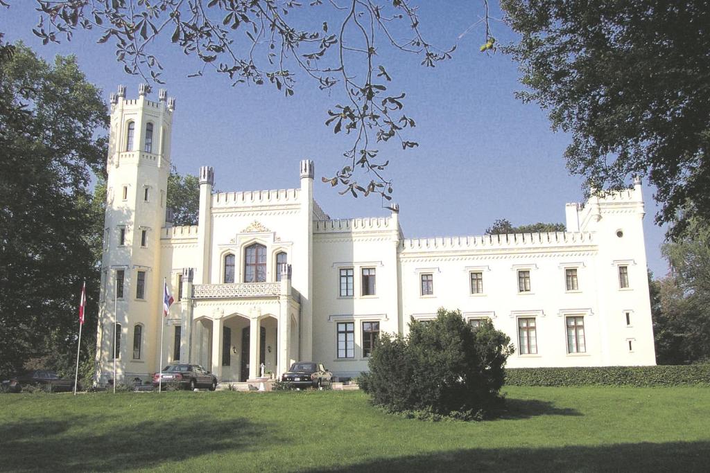 Schloss-Hotel Kittendorf Dorfstraße 47, 17153 Kittendorf