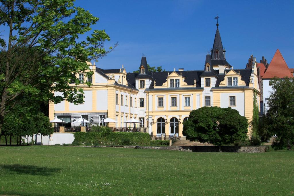 Schloss und Gut Liebenberg Parkweg 1, 16775 Liebenberg