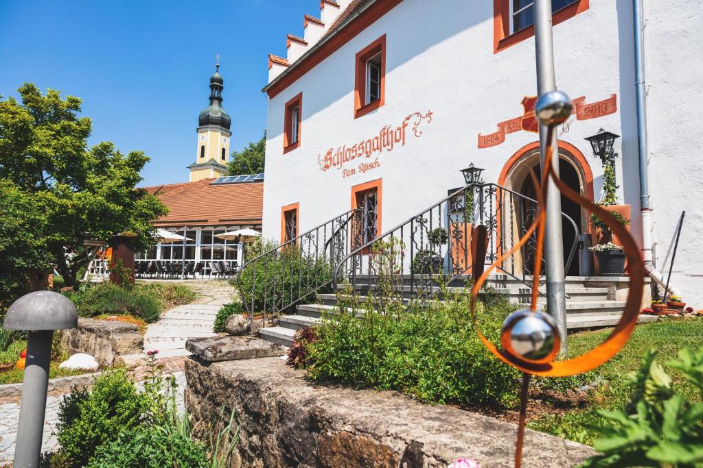 Schlossgasthof Rösch Kirchplatz 10, 93476 Blaibach