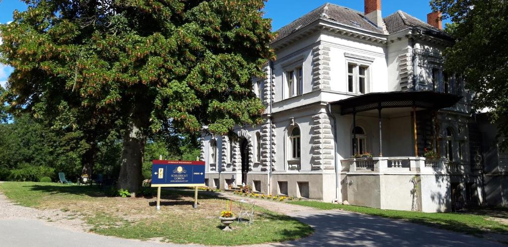 Schlossgut Gorow Zu den Linden 1, 18239 Satow