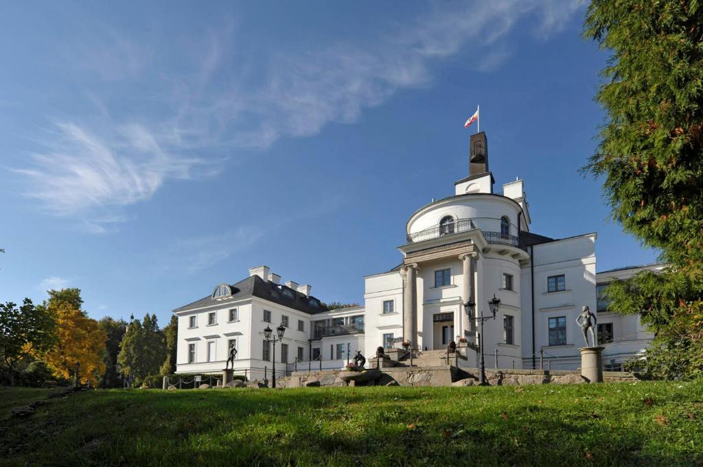 Schlosshotel Burg Schlitz Burg Schlitz, 17166 Hohen Demzin