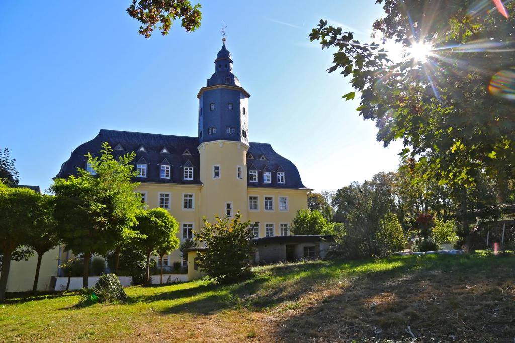 Schlosshotel Domäne Walberberg Rheindorfer Burgweg 39, 53332 Bornheim