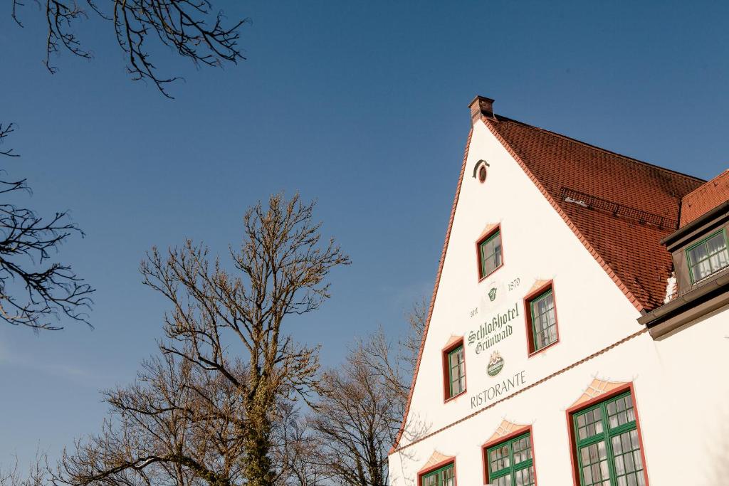 Schlosshotel Grünwald Zeillerstr. 1, 82031 Grünwald